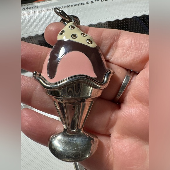 Rare Coach brand keychain. This can also be used as a bag charm. - Picture 3 of 9